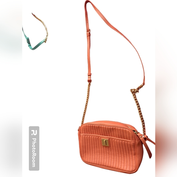 Brand new and without tags Isaac Mizhari purse with tassle and partial chain str - Picture 1 of 13